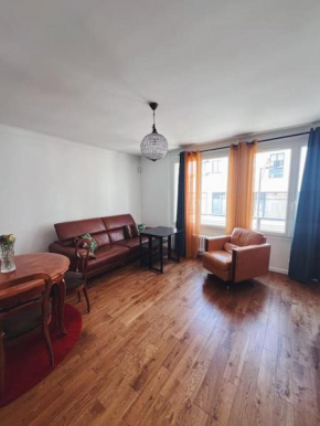 Stylish Apt close to RER, 10min by RER to Arc de Triomphe